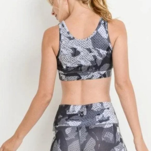 NWT MONO B Sports Bra Abstract Camo Black/Gray/White SIZES MEDIUM & LARGE - Picture 4 of 15